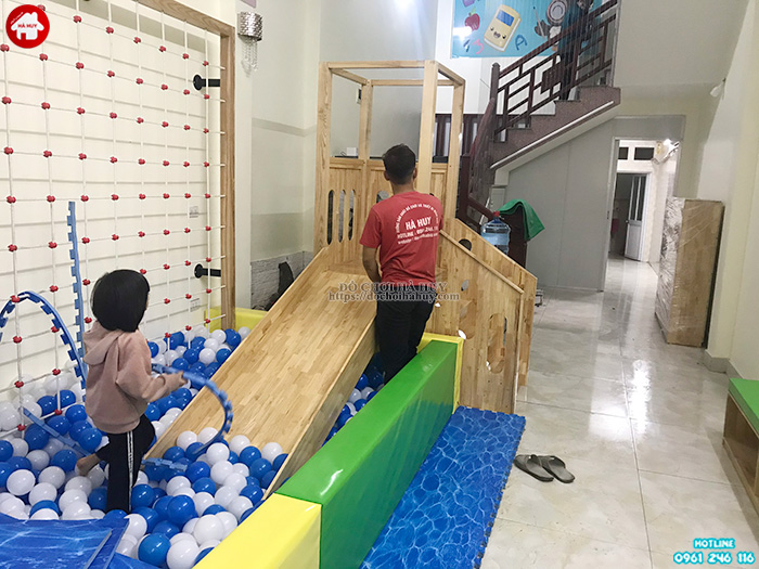 Lắp đặt tủ kệ mầm non, vách leo núi, cầu trượt, bể bóng tại Bắc Ninh