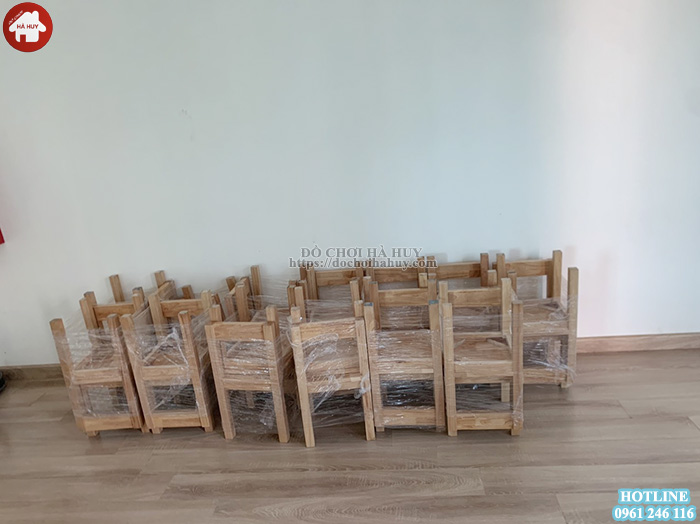 Bàn giao bàn ghế, tủ kệ gỗ cho trường mầm non tư thục tại Hà Nội